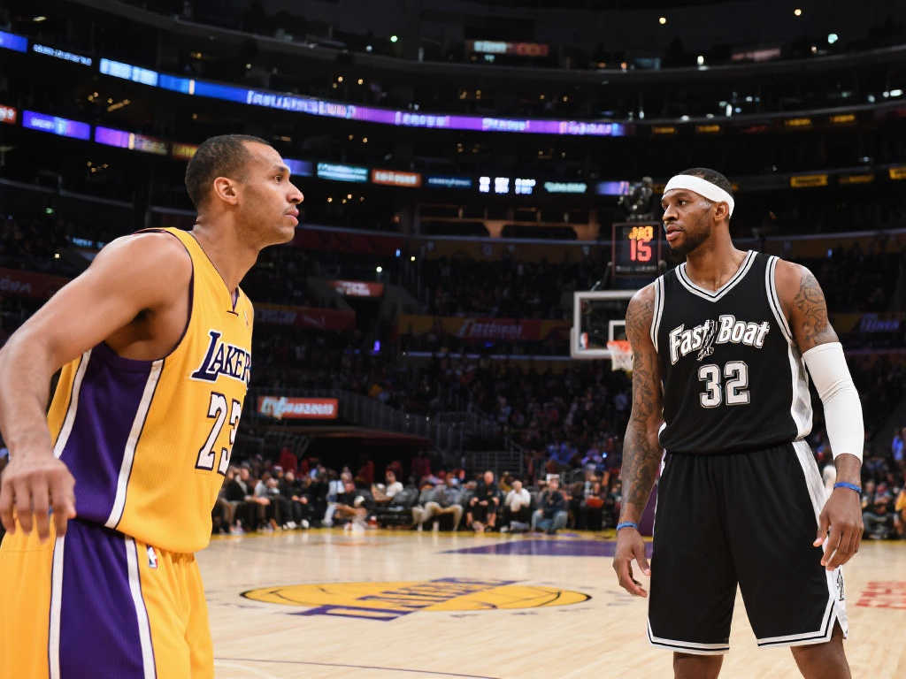 洛杉矶德比焕发新活力,快艇新主场挑战湖人霸主地位 洛杉矶德比焕发新活力,快艇新主场挑战湖人霸主地位