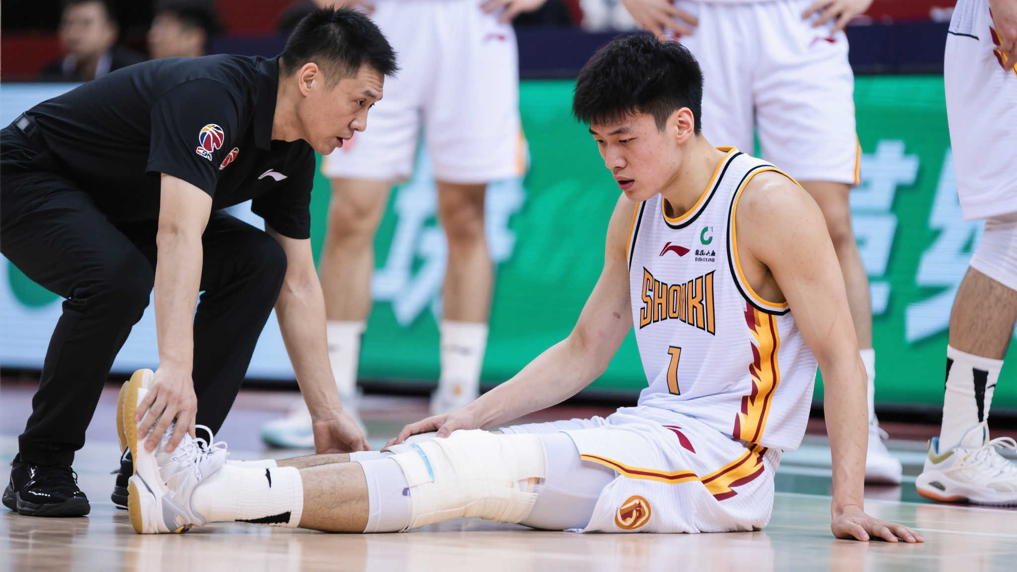 足球报:胡荷韬伤停至少两月,夏窗外援调整仍无定论 足球报:胡荷韬伤停至少两月,夏窗外援调整仍无定论